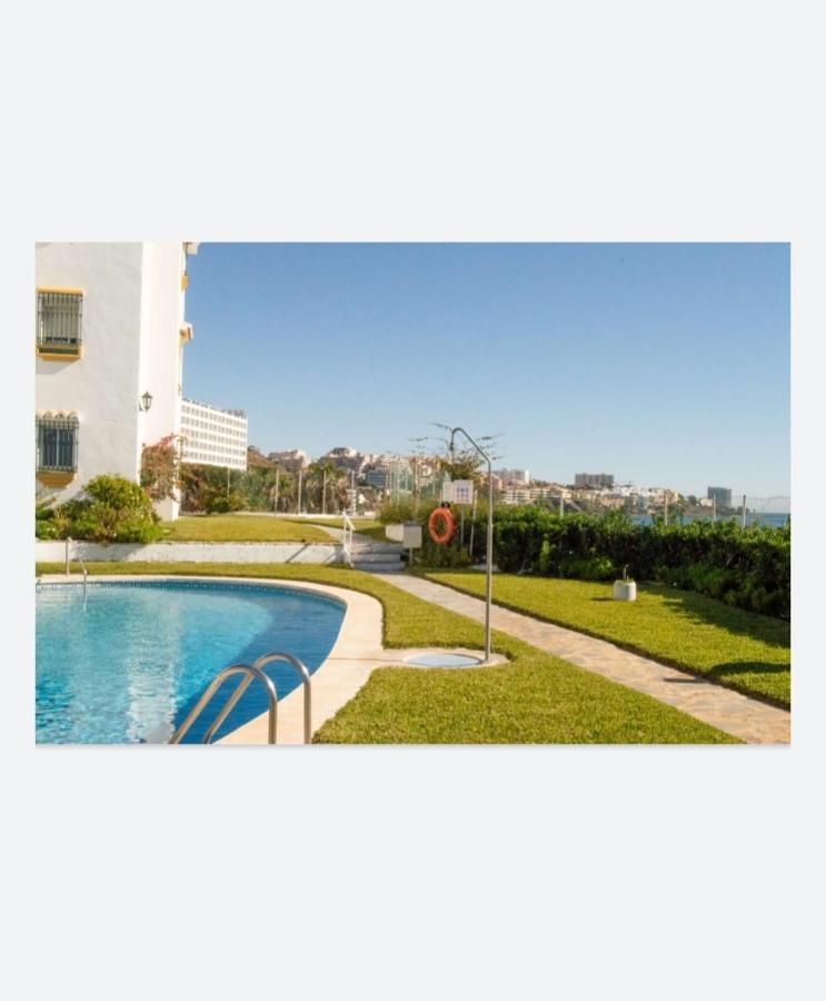 Espectacular Apartamento En Primera Linea De Playa Benalmadena Bagian luar foto